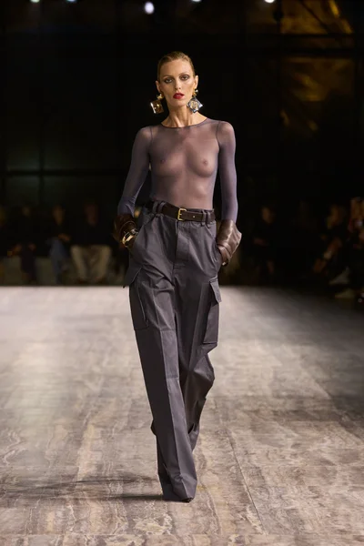 Look 27
